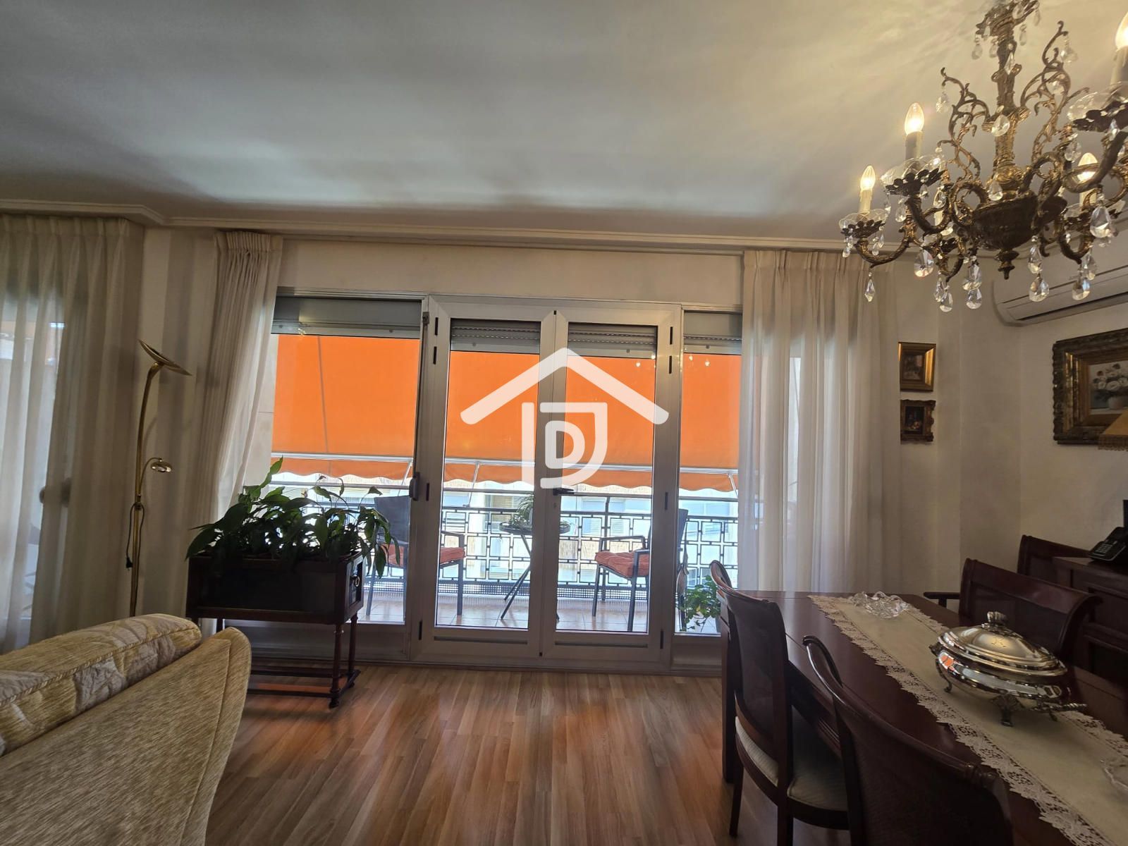 AMPLITUD, LUZ Y ELEGANCIA EN UNA VIVIENDA EXTERIOR