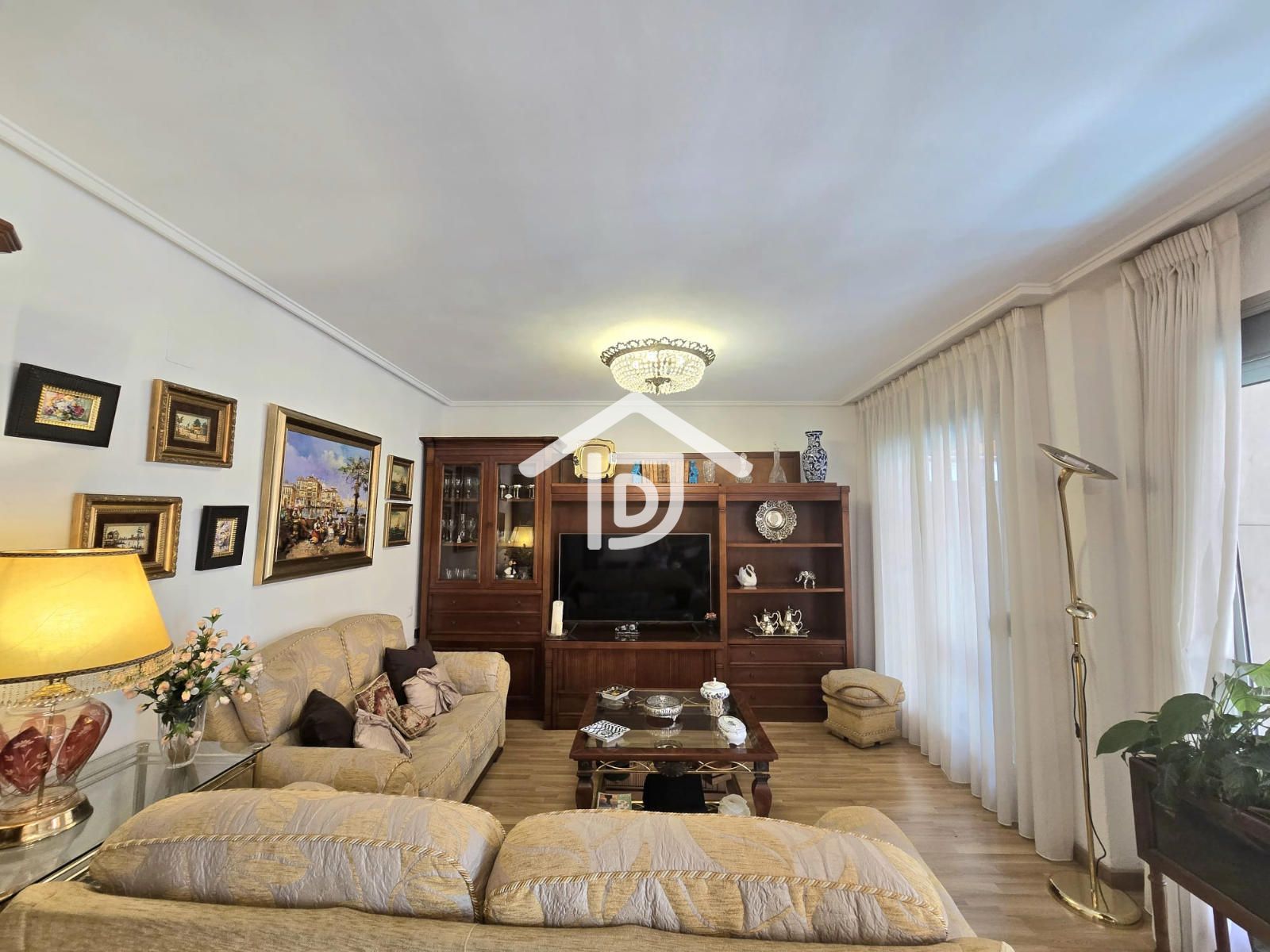 Amplitud, luz y elegancia en una vivienda exterior — foto 34