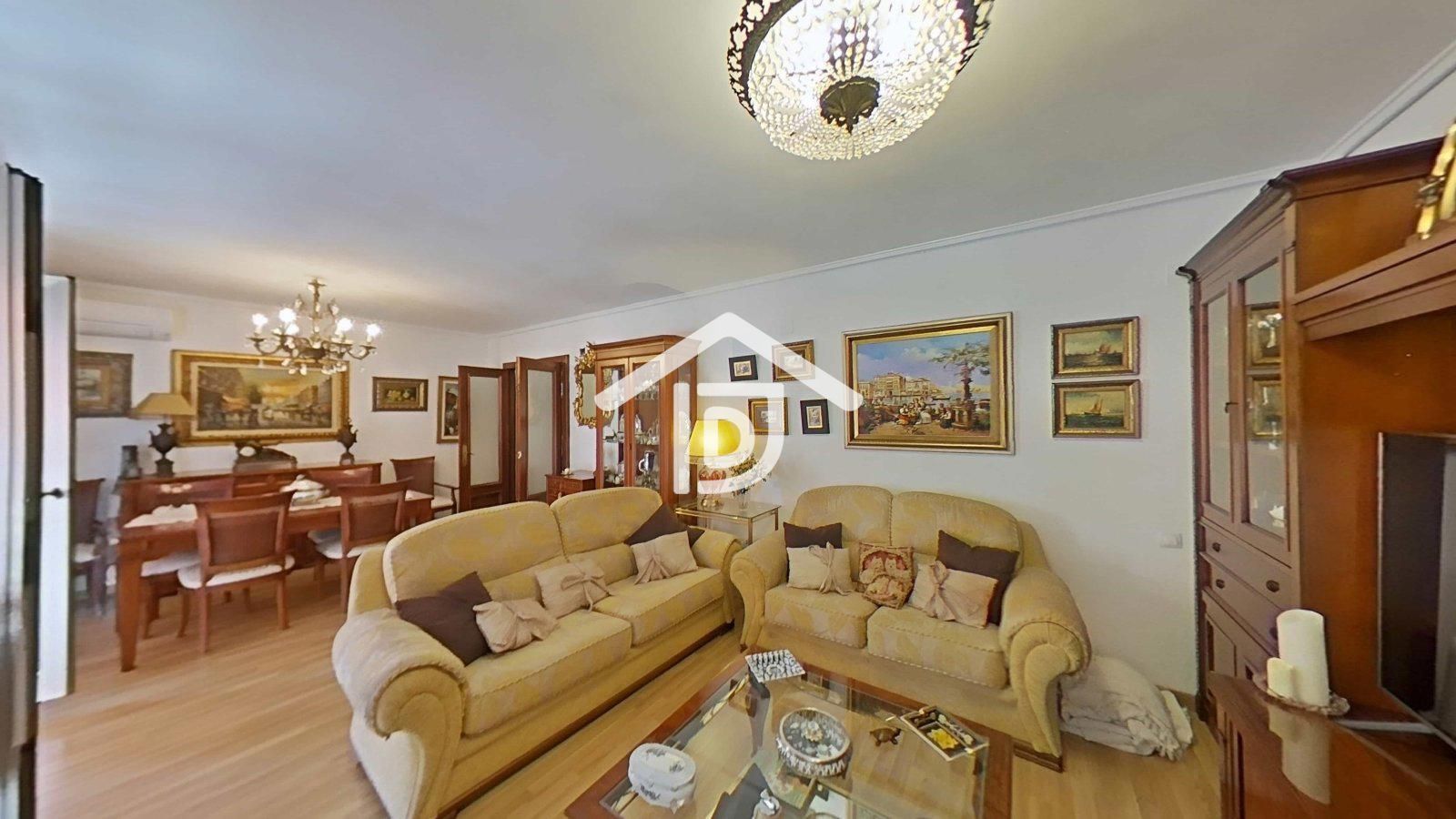 AMPLITUD, LUZ Y ELEGANCIA EN UNA VIVIENDA EXTERIOR