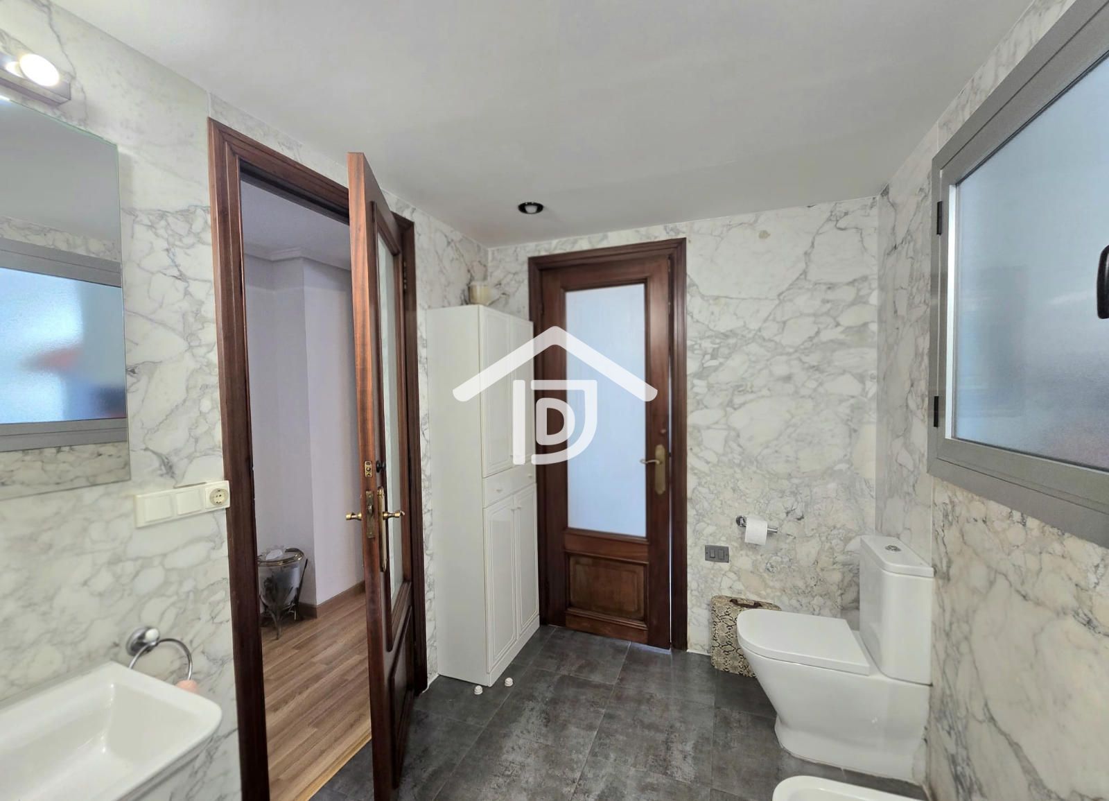 AMPLITUD, LUZ Y ELEGANCIA EN UNA VIVIENDA EXTERIOR