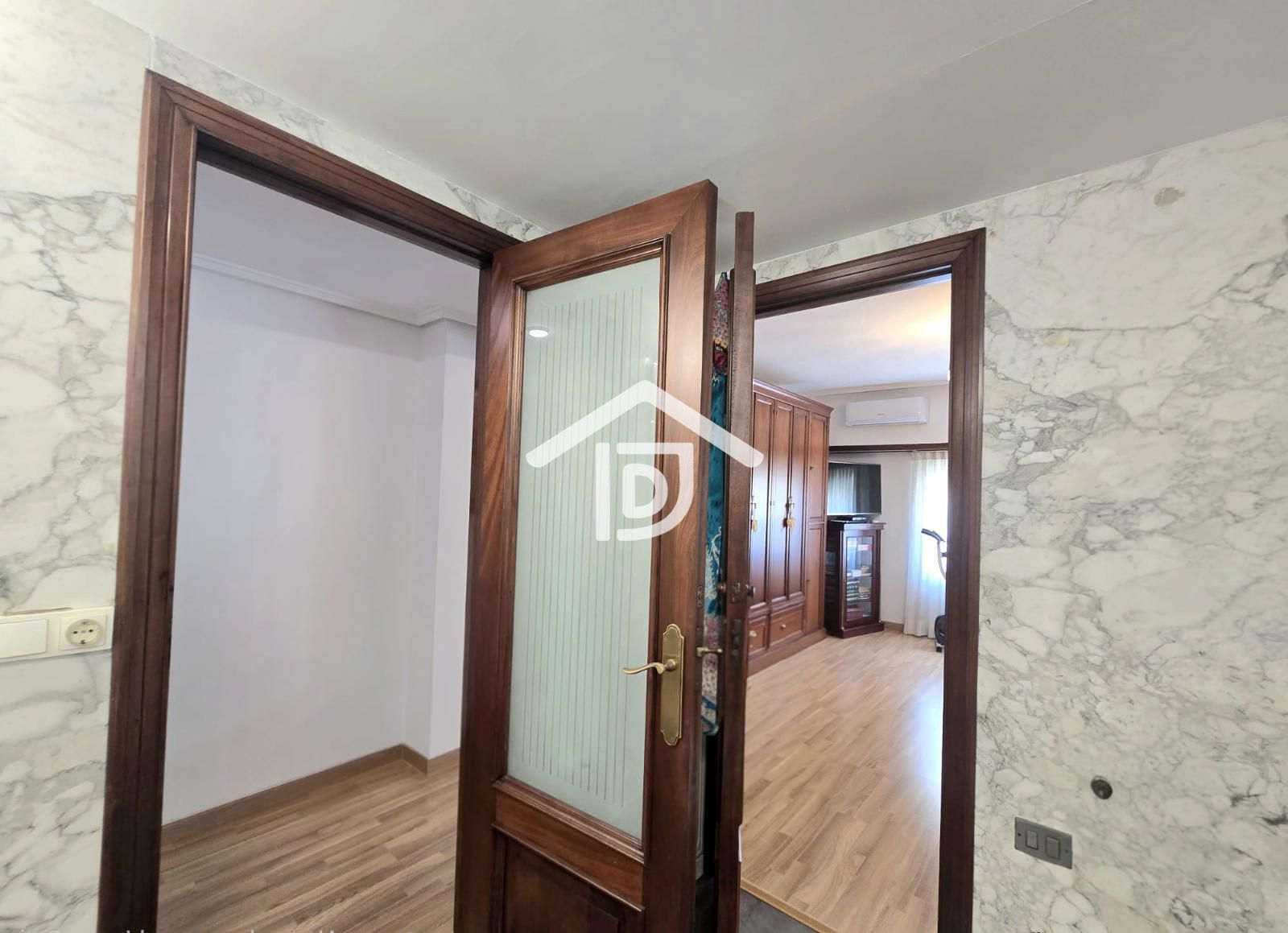 AMPLITUD, LUZ Y ELEGANCIA EN UNA VIVIENDA EXTERIOR