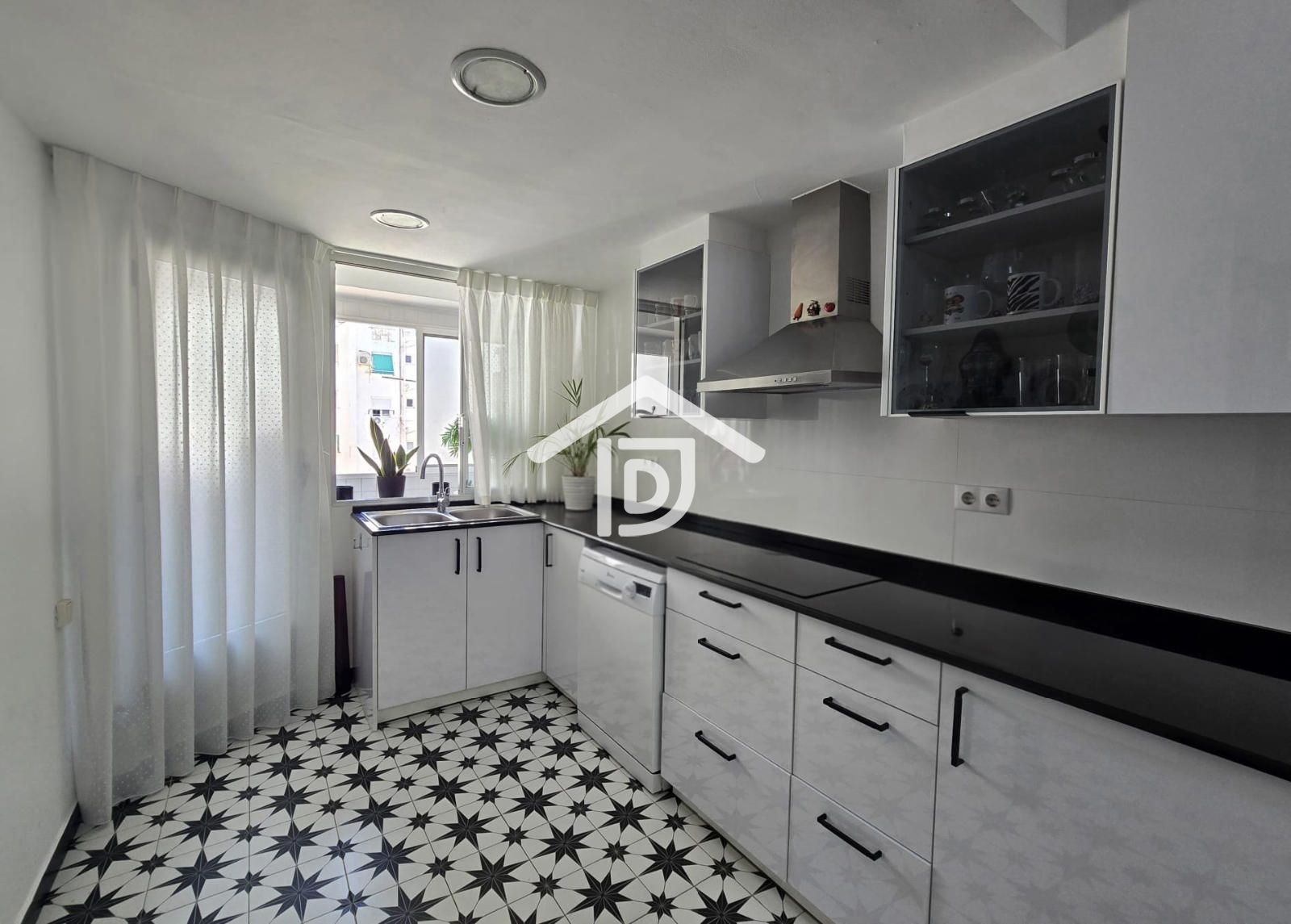 AMPLITUD, LUZ Y ELEGANCIA EN UNA VIVIENDA EXTERIOR