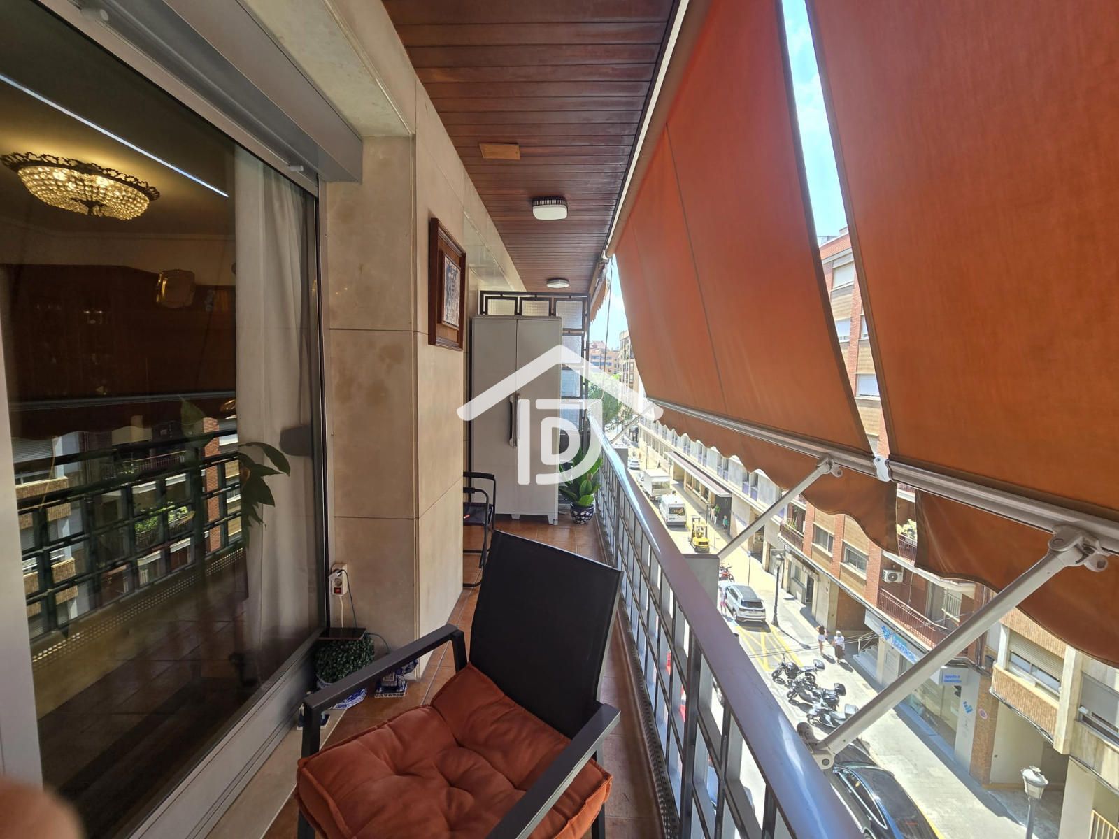 AMPLITUD, LUZ Y ELEGANCIA EN UNA VIVIENDA EXTERIOR