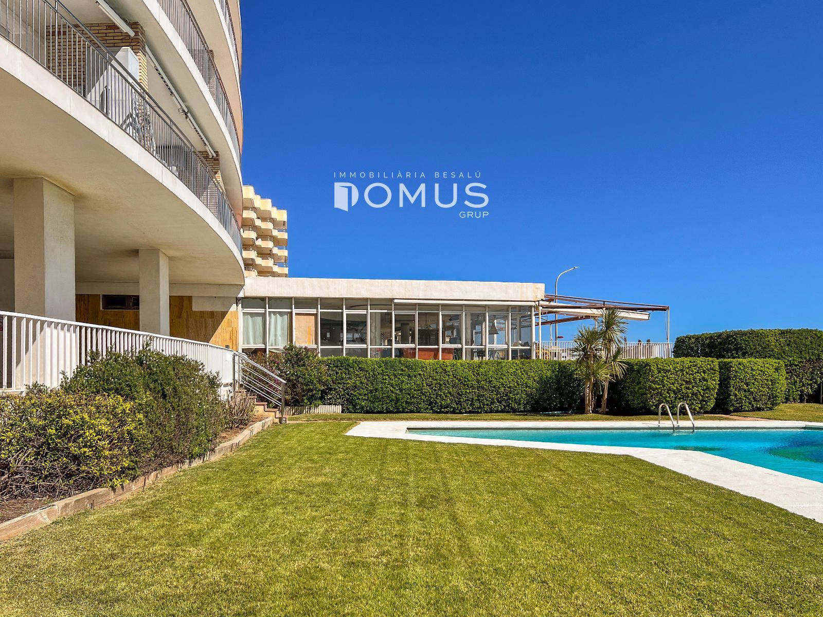 Piso en L’Escala con vistas al mar y piscina