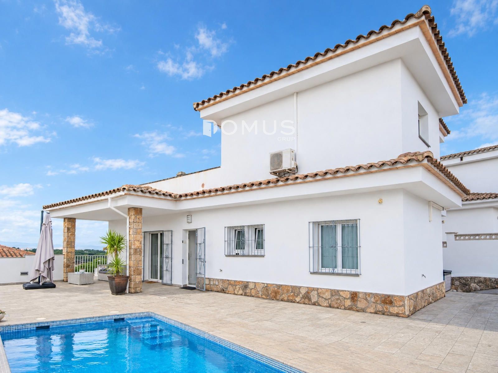 Detached Villa for sale L
