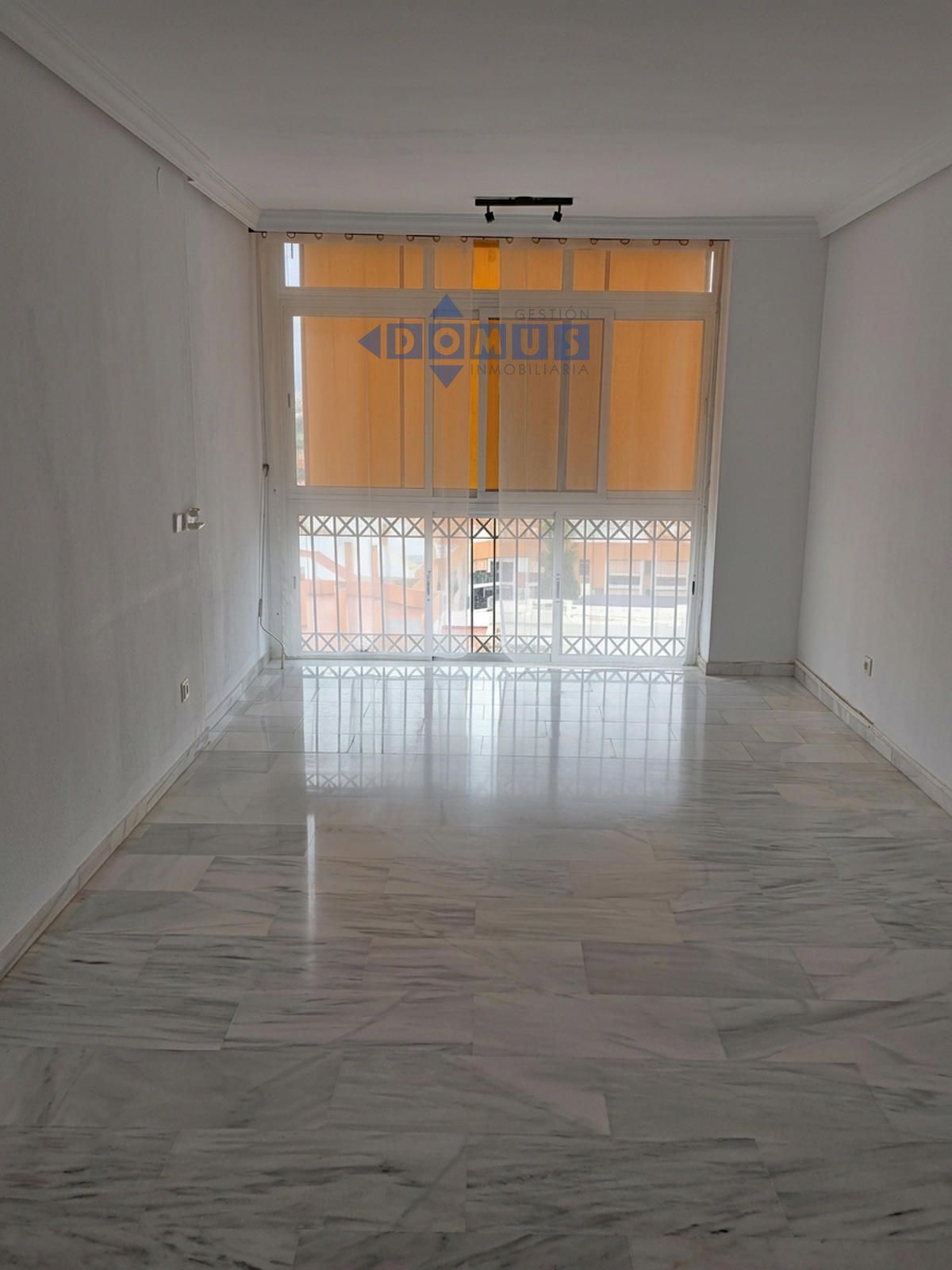Ático luminoso con Terraza Privada y Garaje - Foto 3