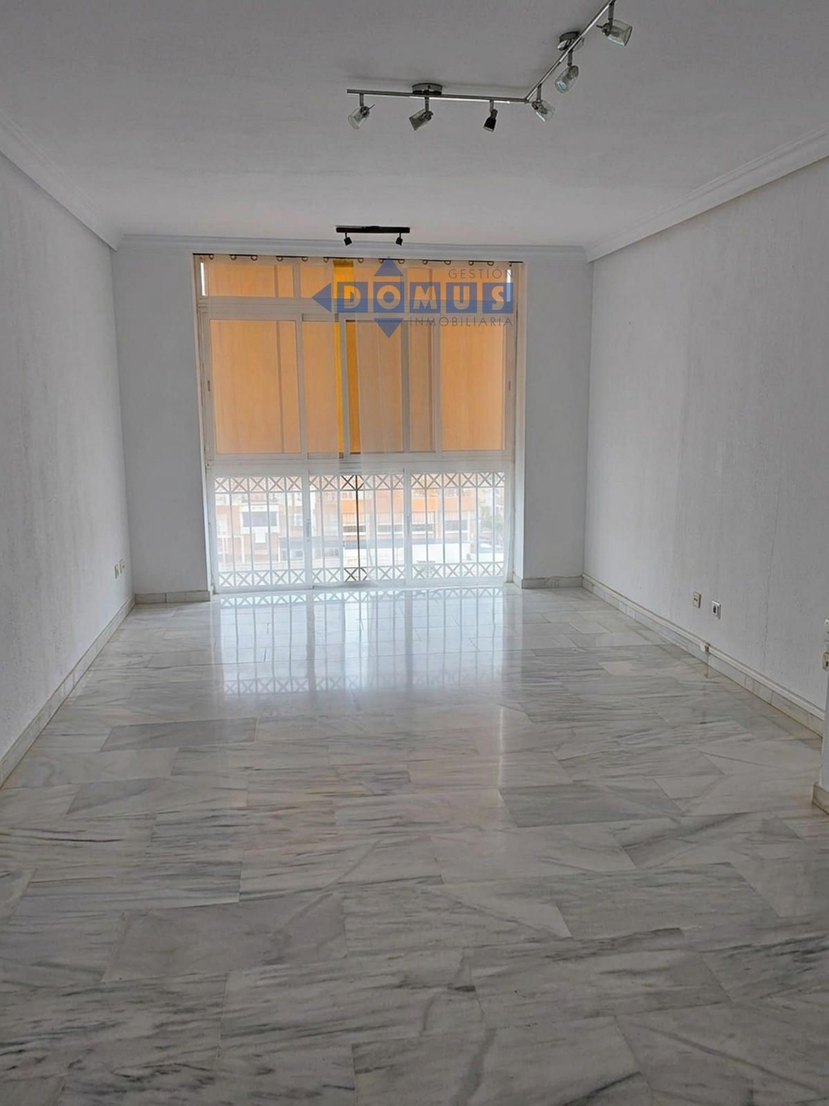 Ático luminoso con Terraza Privada y Garaje - Foto 4