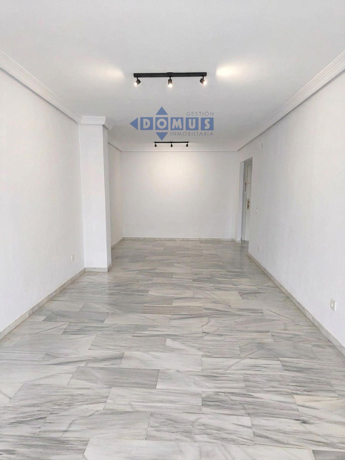 Ático luminoso con Terraza Privada y Garaje - Foto 5