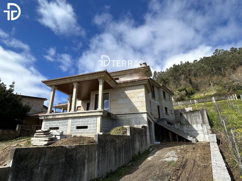 Chalet Independiente en venta Sanxenxo, Pontevedra. Ref: 1072. Dterras e Casas Inmobiliaria