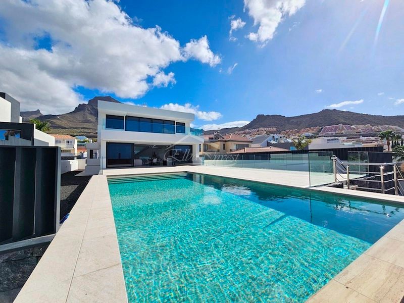 Chalet Independiente en venta Costa Adeje, Santa Cruz Tenerife. Ref: 5711. Elba Invest Inmobiliaria