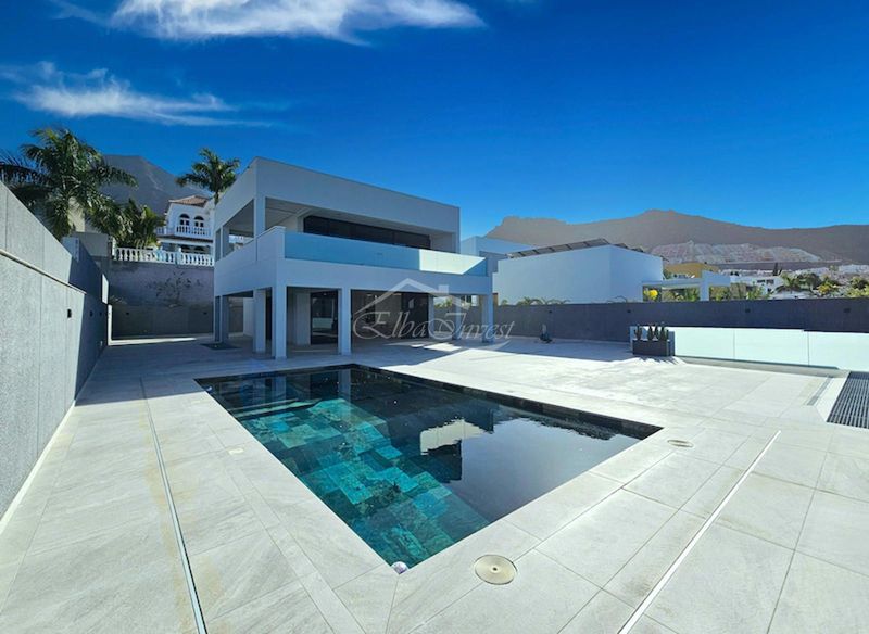 Chalet Independiente en venta Costa Adeje, Santa Cruz Tenerife. Ref: 5717. Elba Invest Inmobiliaria