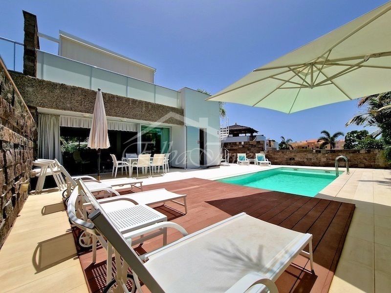 Chalet Independiente en venta Playa del Duque, Santa Cruz Tenerife. Ref: 5831. Elba Invest Inmobiliaria