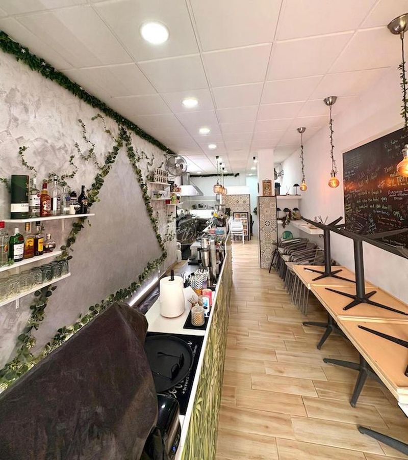 Local Comercial en venta y traspaso Playa de Las Américas, Santa Cruz Tenerife. Ref: 5878. Elba Invest Inmobiliaria