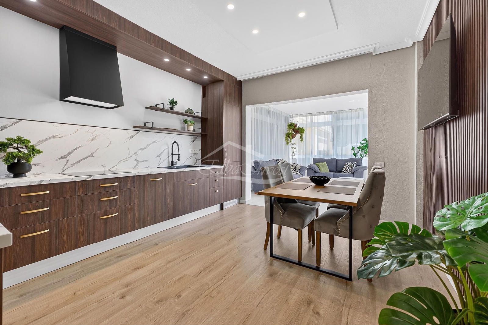 Apartamento reformado de 2 dormitorios en Chayofa