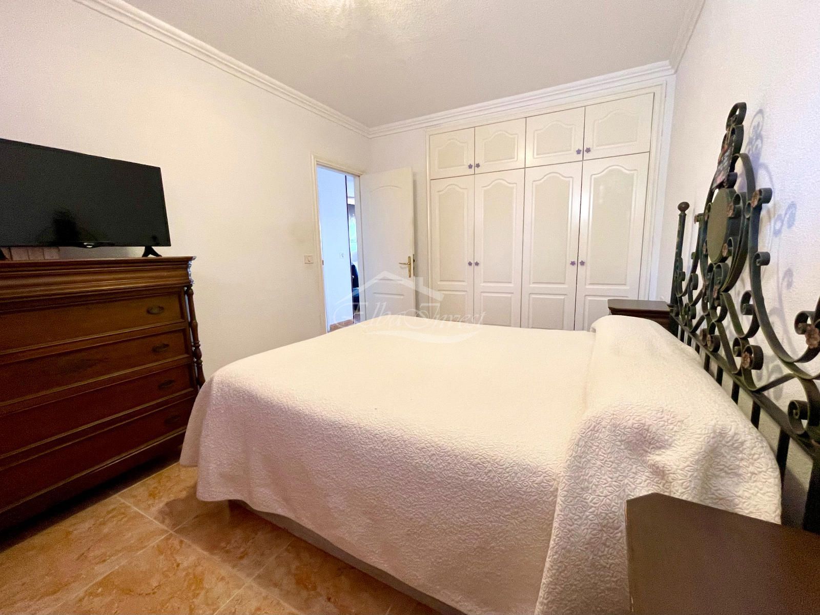 Apartamento de 2 dormitorios con vistas al mar en Roque del Conde - Foto 11