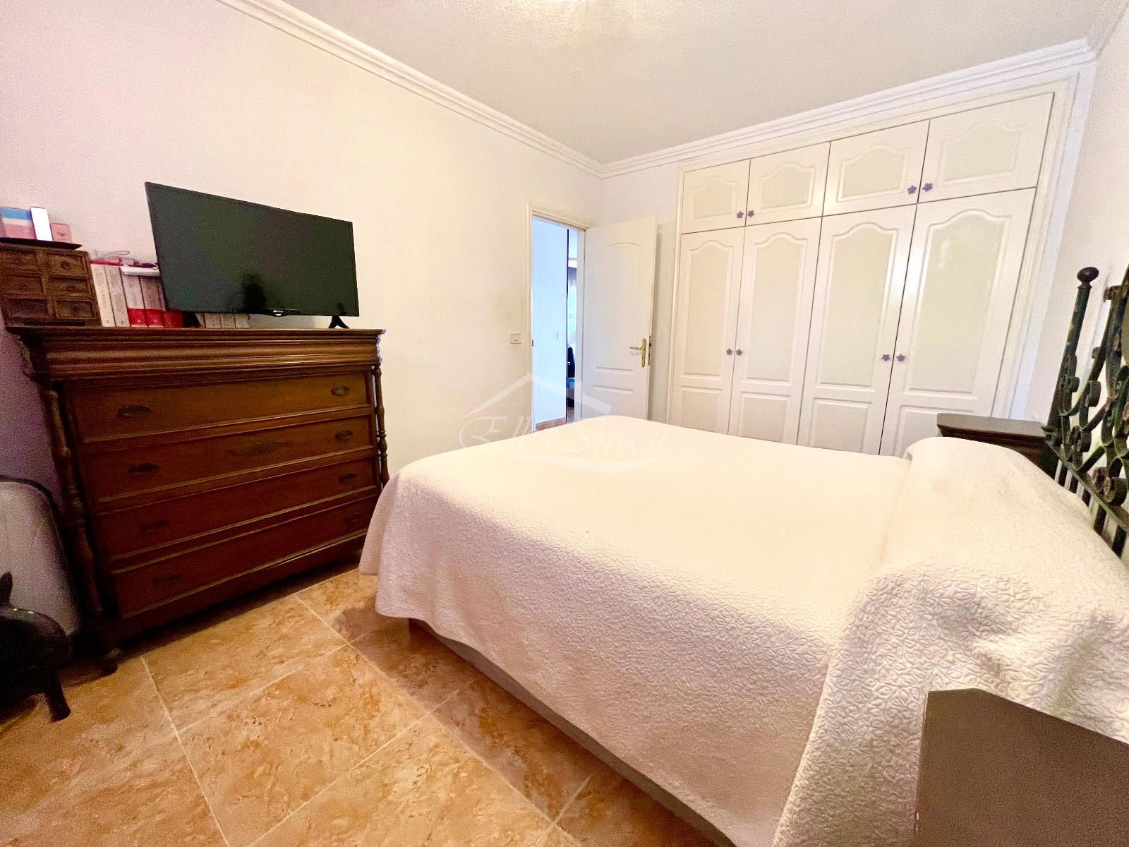 Apartamento de 2 dormitorios con vistas al mar en Roque del Conde - Foto 12