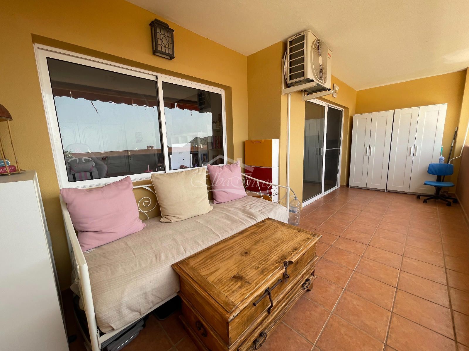 Apartamento de 2 dormitorios con vistas al mar en Roque del Conde - Foto 3
