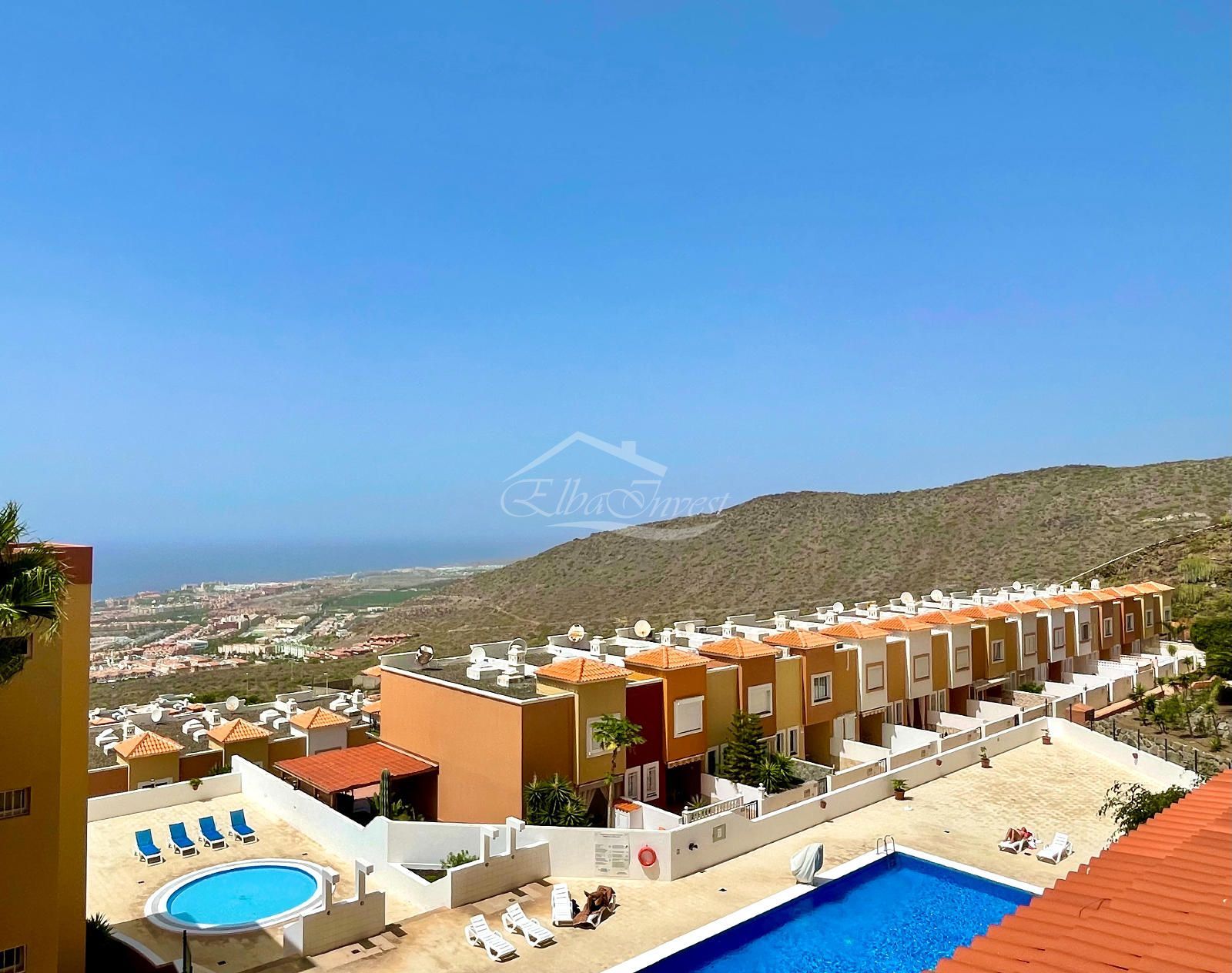 Apartamento de 2 dormitorios con vistas al mar en Roque del Conde - Foto 1