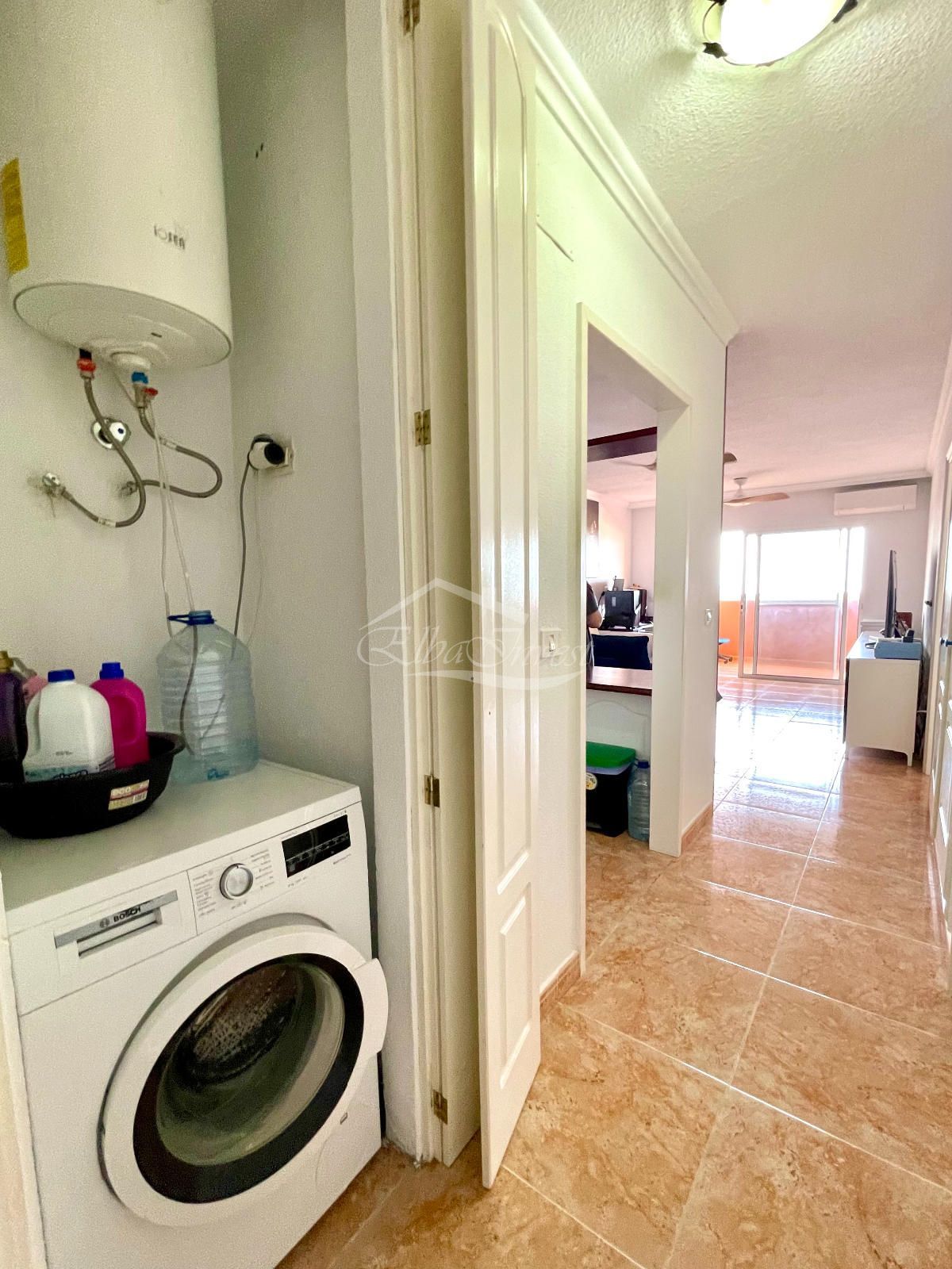 Apartamento de 2 dormitorios con vistas al mar en Roque del Conde - Foto 25