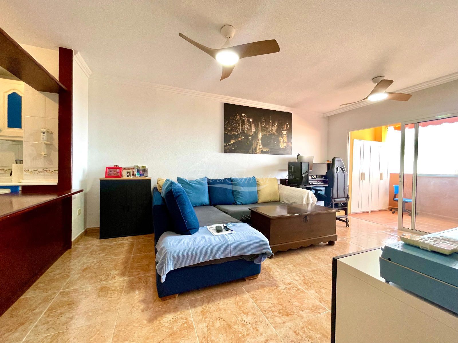 Apartamento de 2 dormitorios con vistas al mar en Roque del Conde - Foto 4