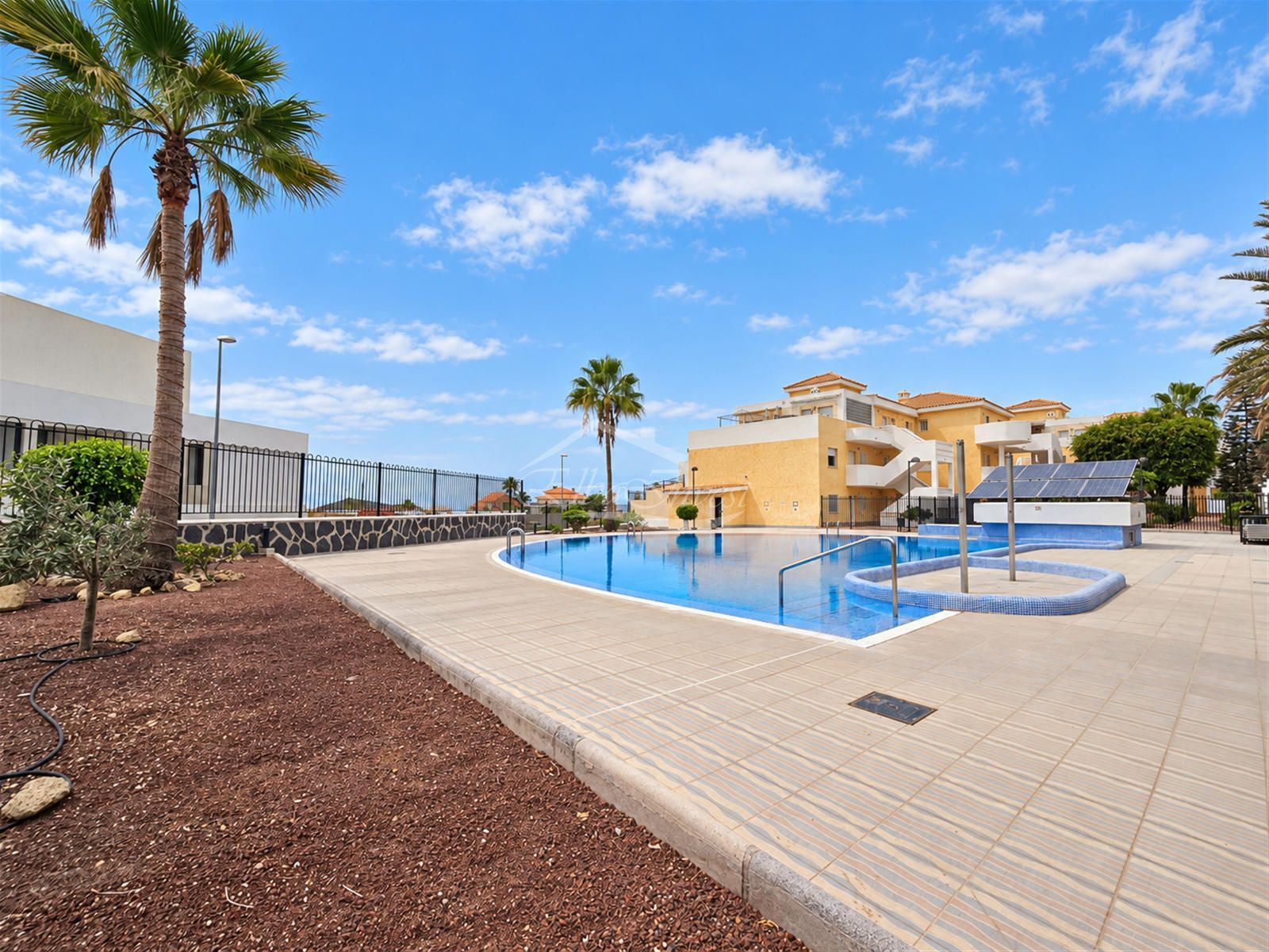 Apartamento reformado con gran terraza y jardín en Los Cristianos - Foto 35