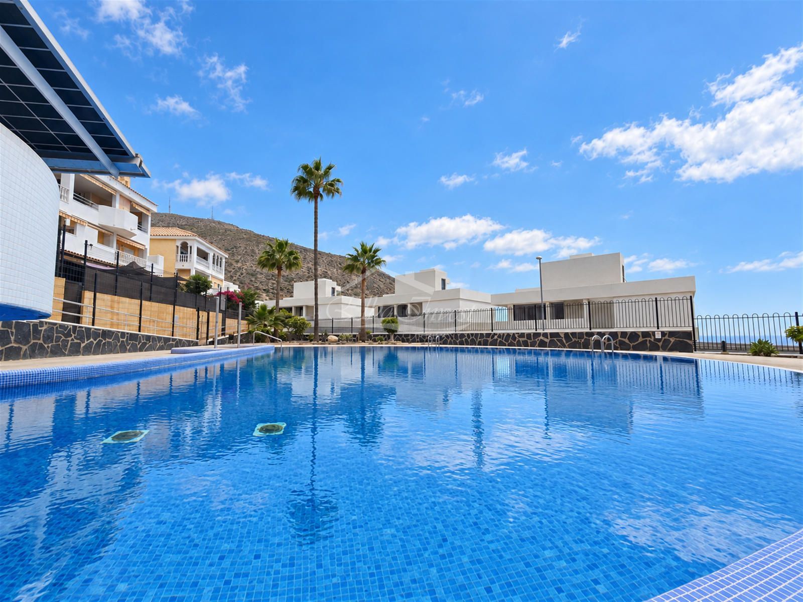 Apartamento reformado con gran terraza y jardín en Los Cristianos - Foto 38