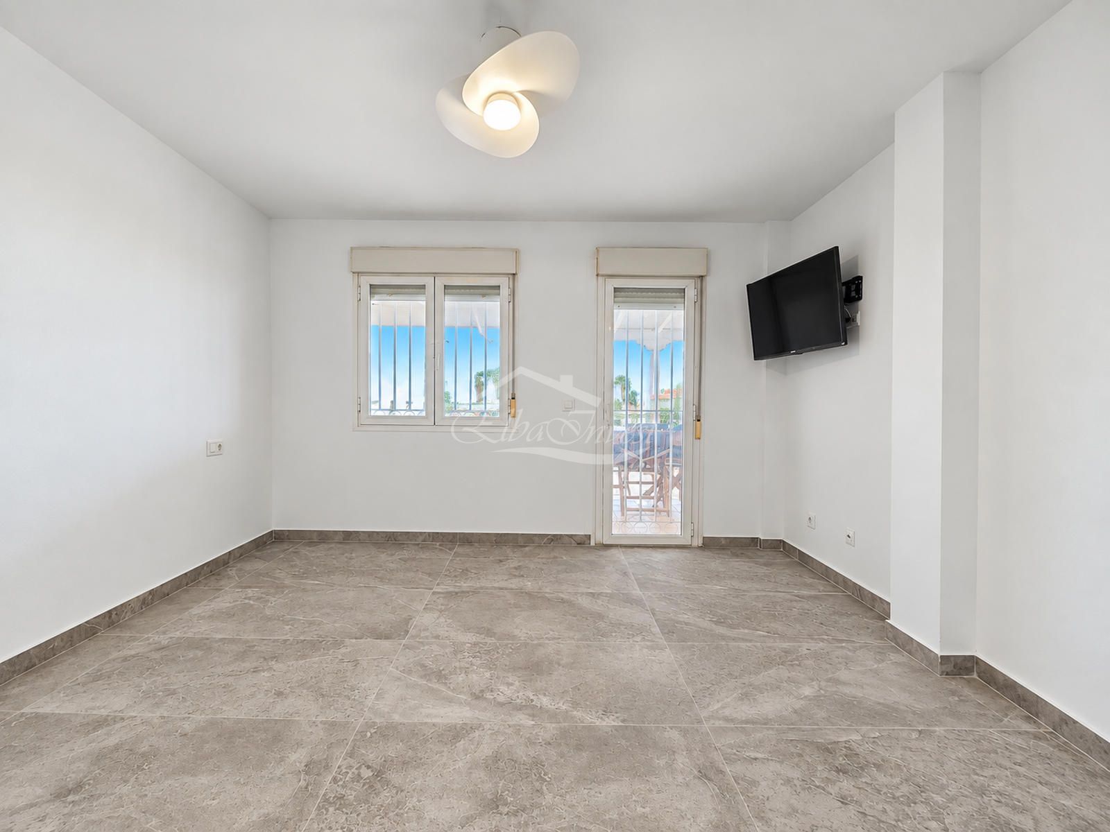 Apartamento reformado con gran terraza y jardín en Los Cristianos - Foto 27