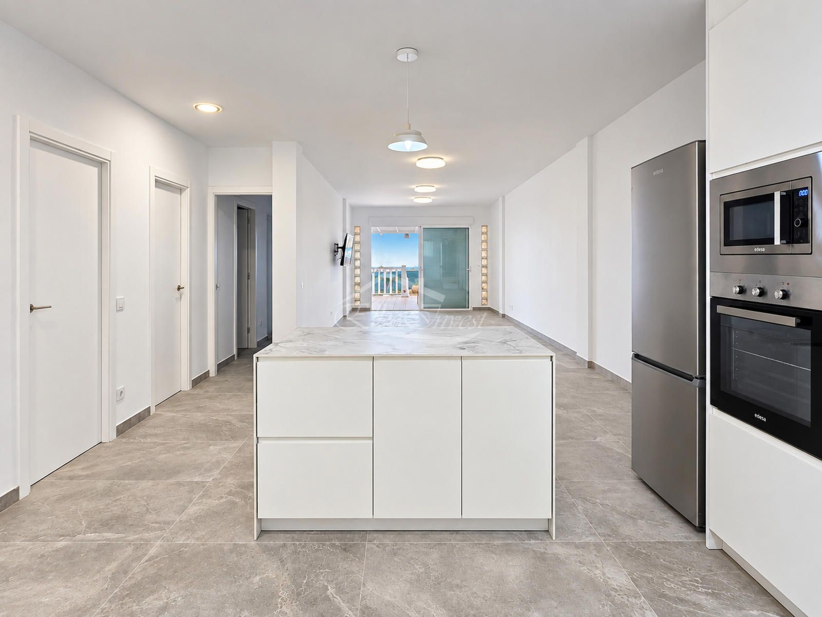 Apartamento reformado con gran terraza y jardín en Los Cristianos - Foto 12