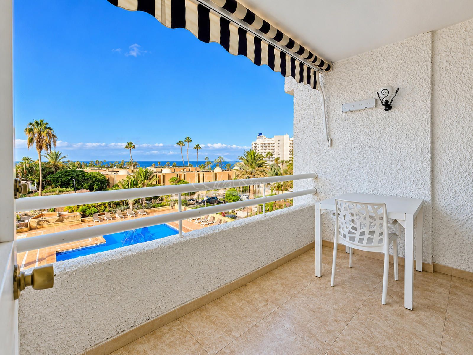 Estudio con vistas al mar y aparcamiento en Playa de las Américas - Foto 2