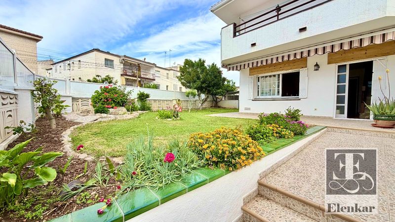 Угловой таунхаус на продажу Cunit, Tarragona. Ref: 1470. Elenkar