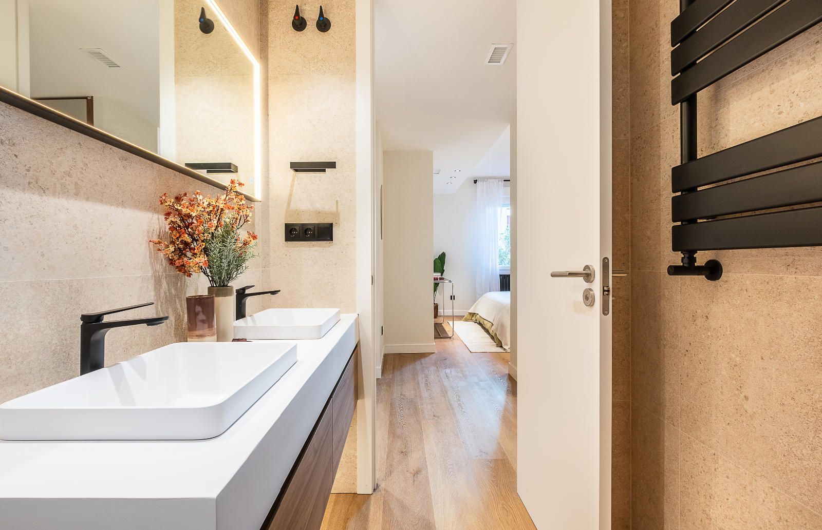 MARVELOUS APARTMENT UNDERGOING COMPLETE RENOVATION - Foto 19