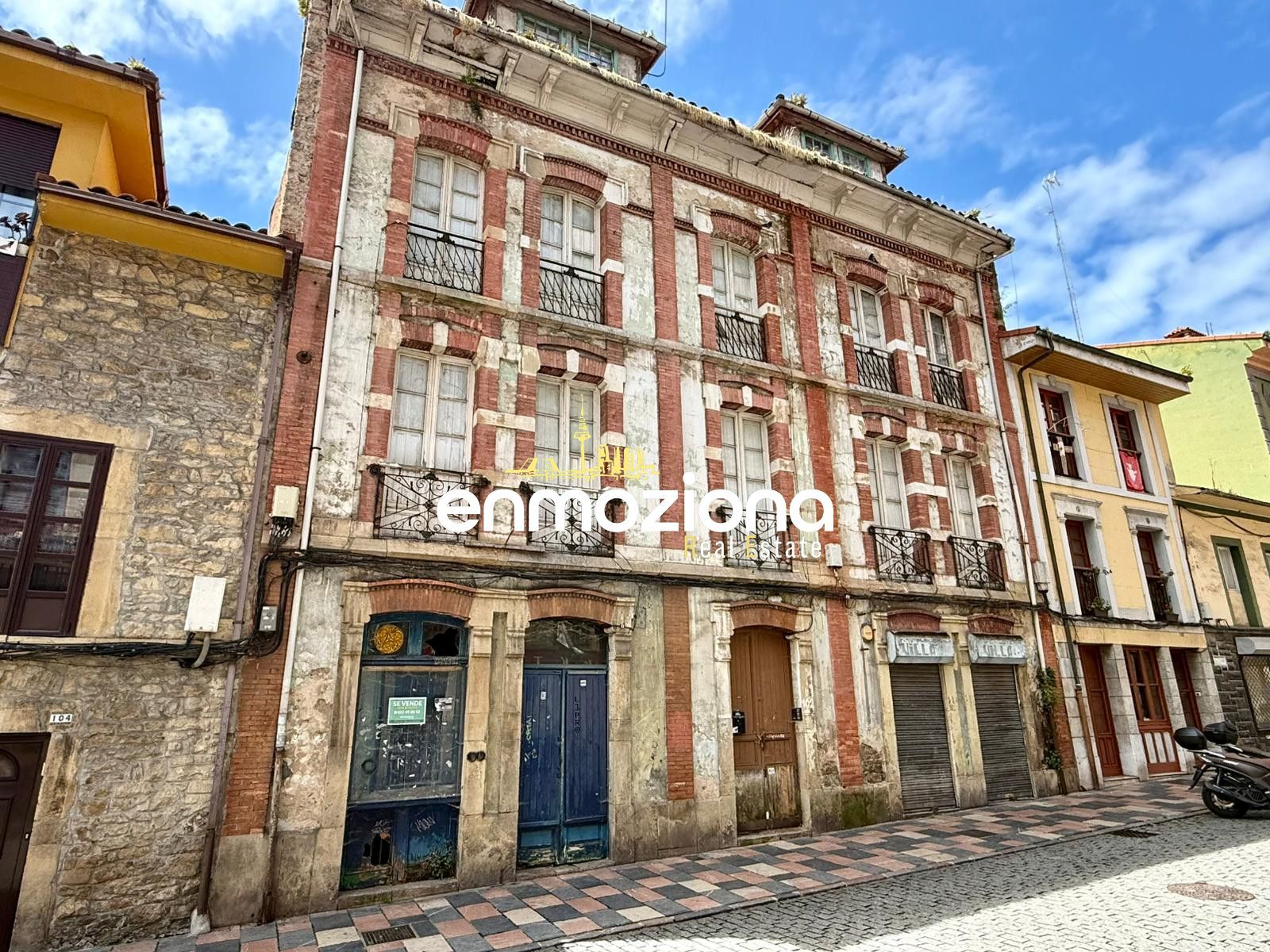 Singular Building for sale Avilés, Asturias. Ref: 8941. Enmoziona Real Estate
