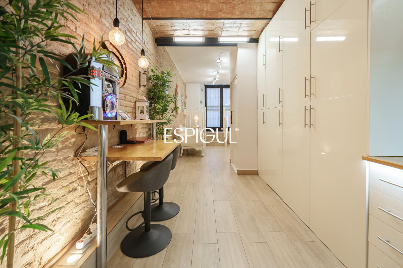 Piso en venta en Ciutat Vella, Barcelona 5/50
