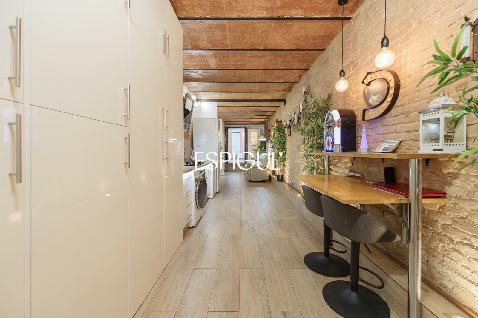 Piso en venta en Ciutat Vella, Barcelona 4/50
