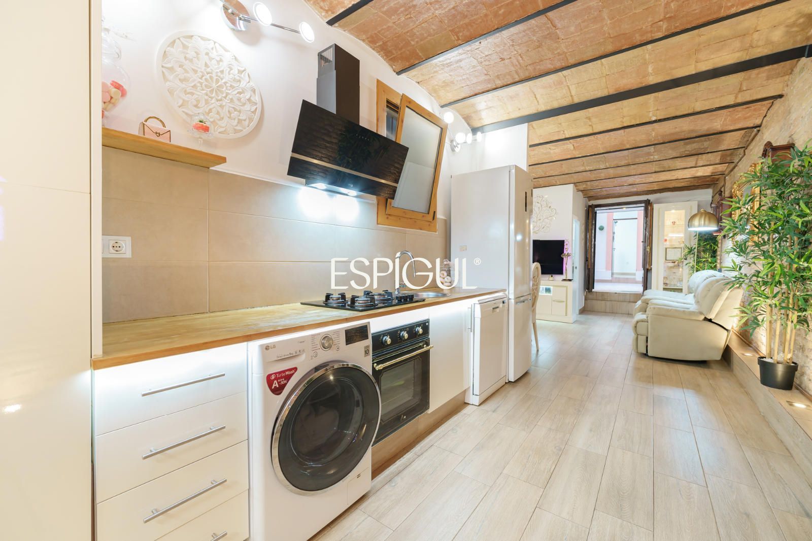 Piso en venta en Ciutat Vella, Barcelona 6/50