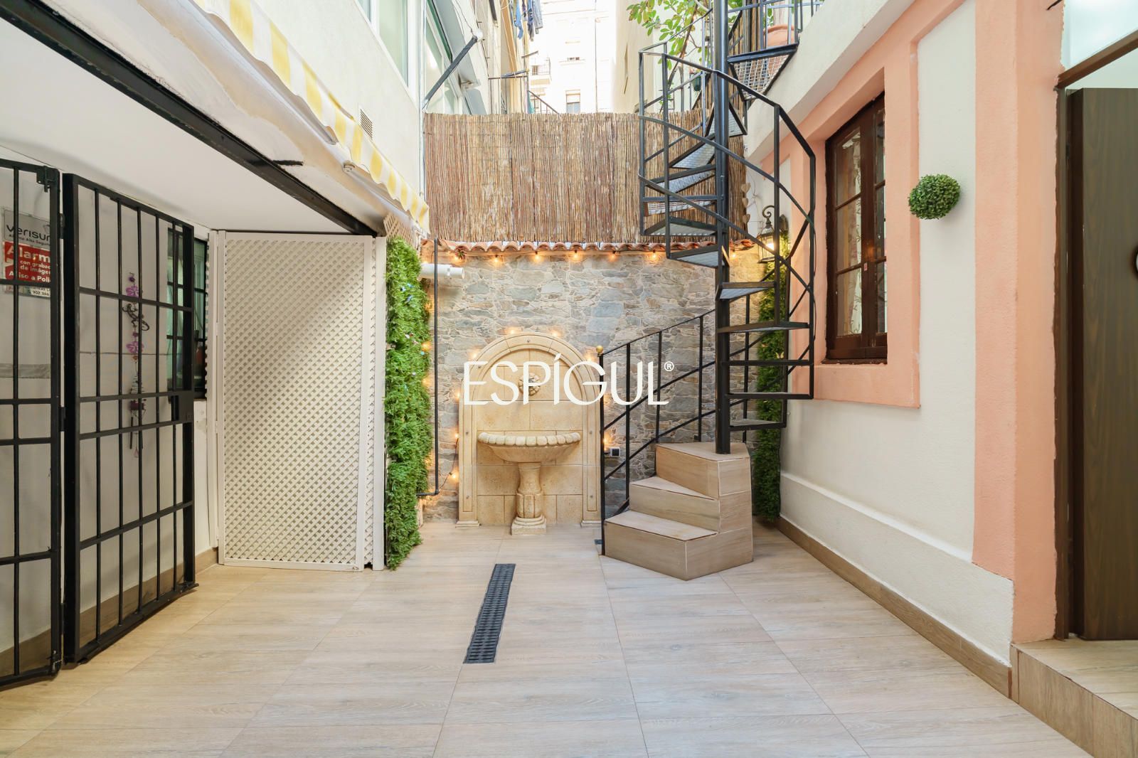 Piso en venta en Ciutat Vella, Barcelona 50/50