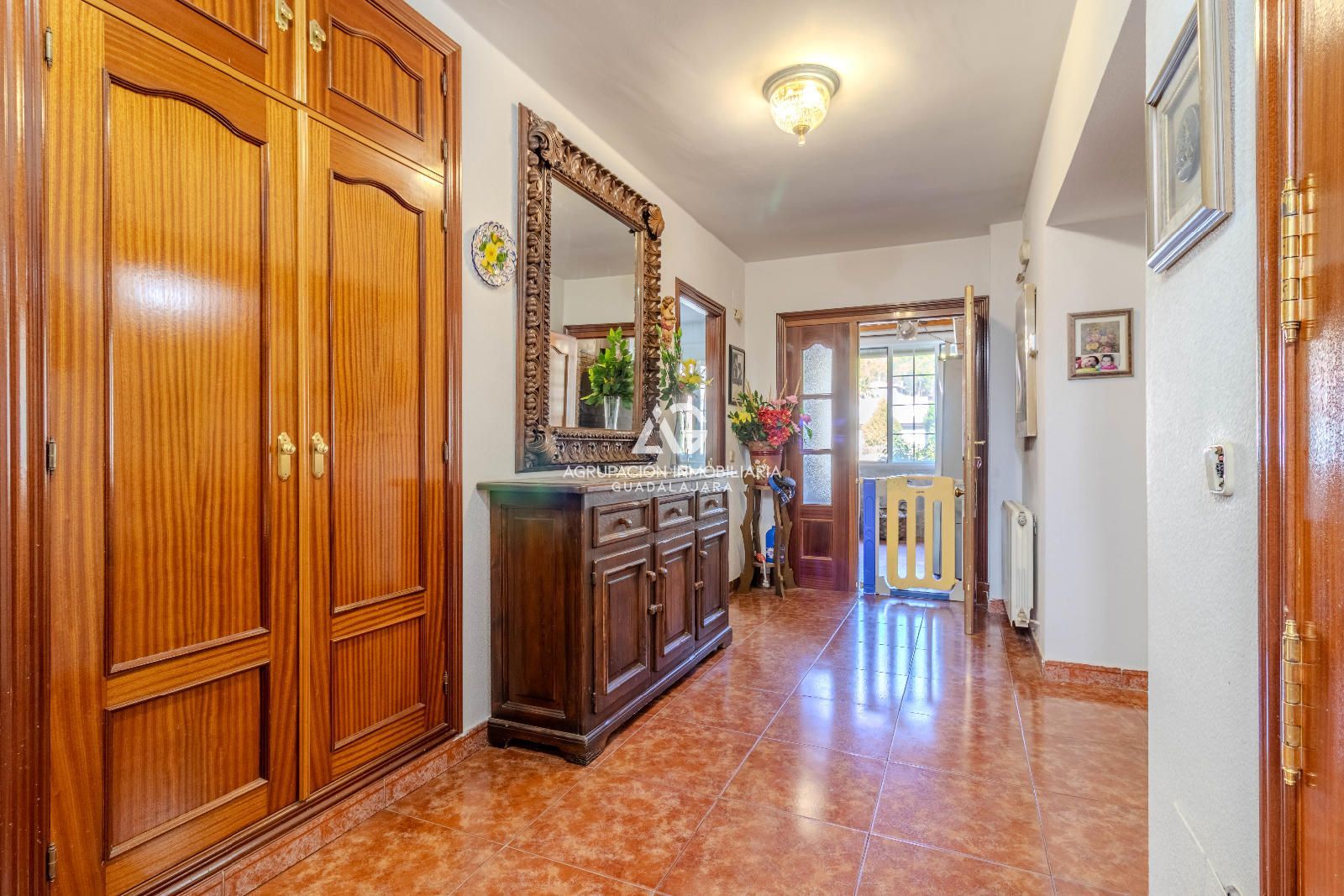 Hall - AMPLIO CHALET INDEPENDIENTE EN CHILOECHES.