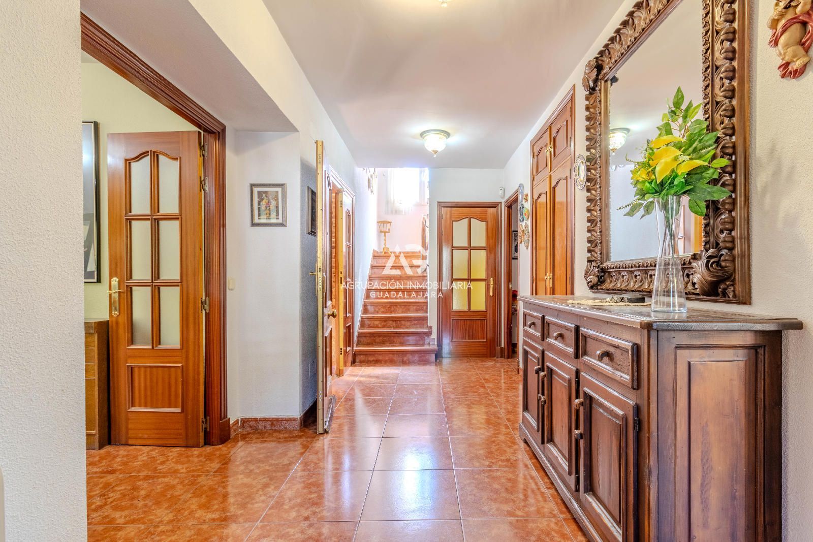 Hall - AMPLIO CHALET INDEPENDIENTE EN CHILOECHES.
