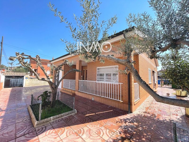 Chalet Independiente en venta Rubí, Barcelona. Ref: 1561. InmoEuropeas