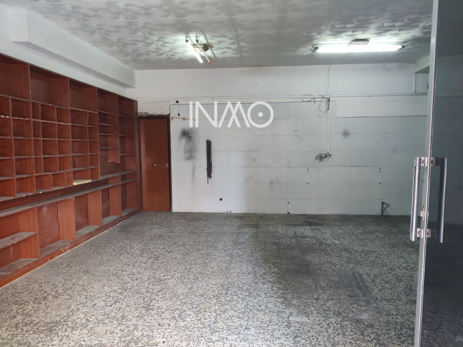 Local comercial esquinero en Rubí - Foto 2