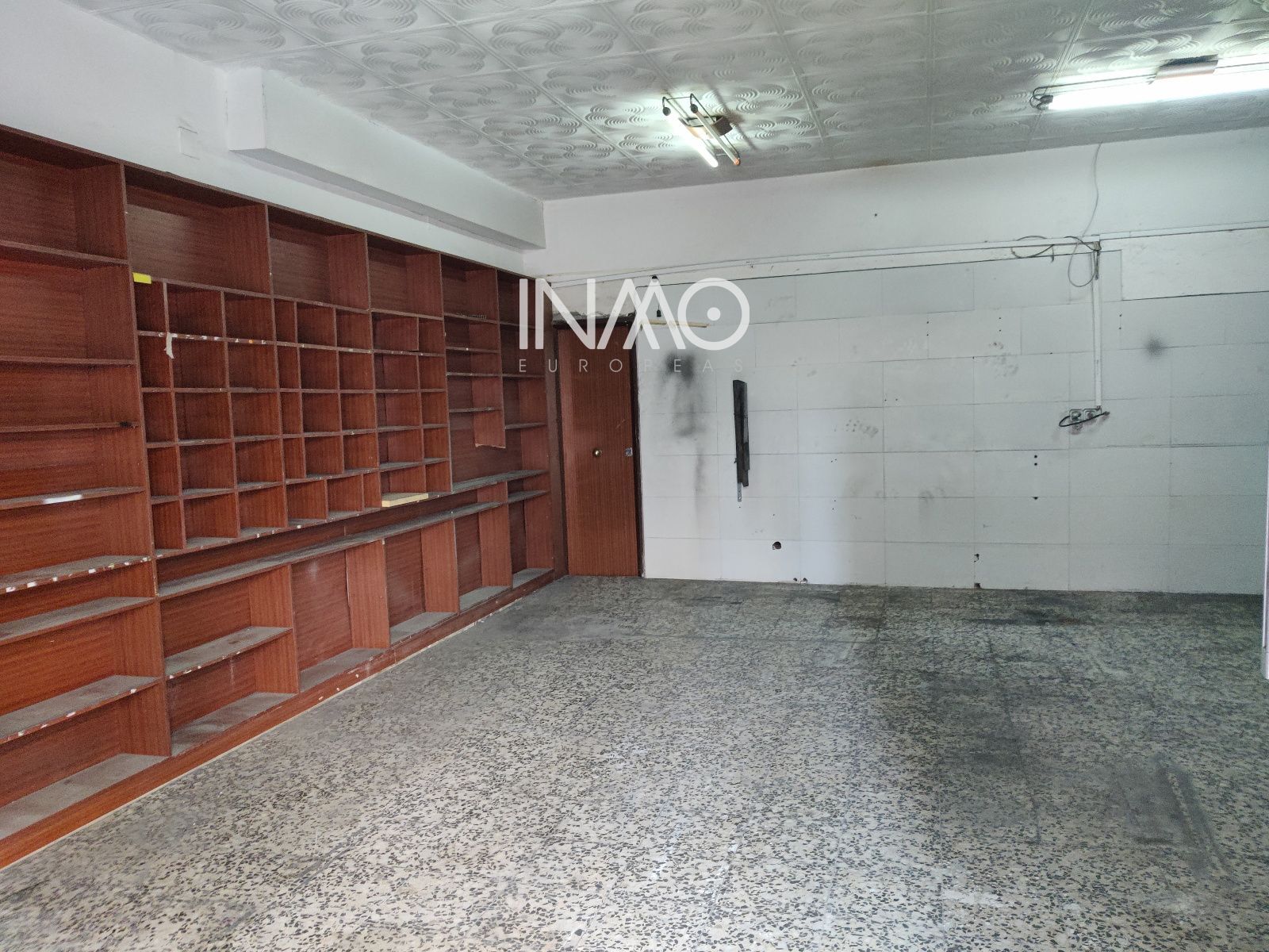 Local comercial esquinero en Rubí - Foto 3