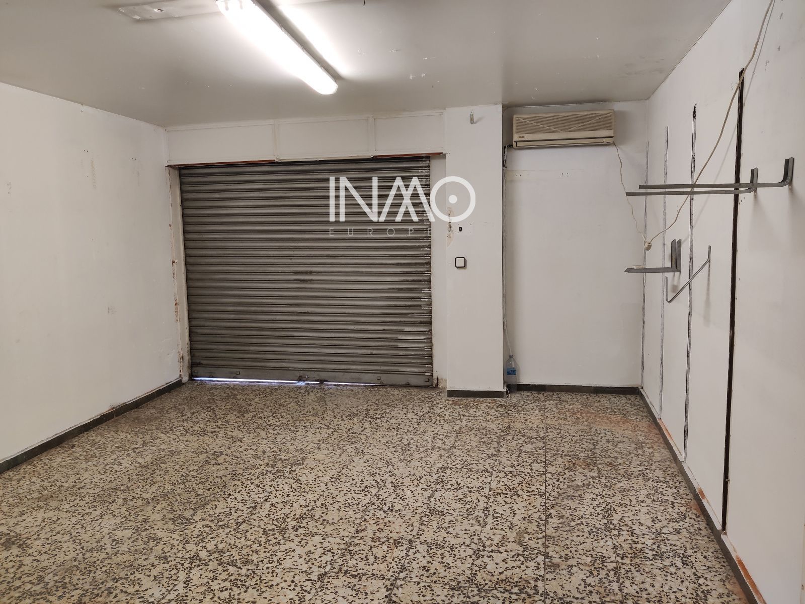 Local comercial esquinero en Rubí - Foto 6