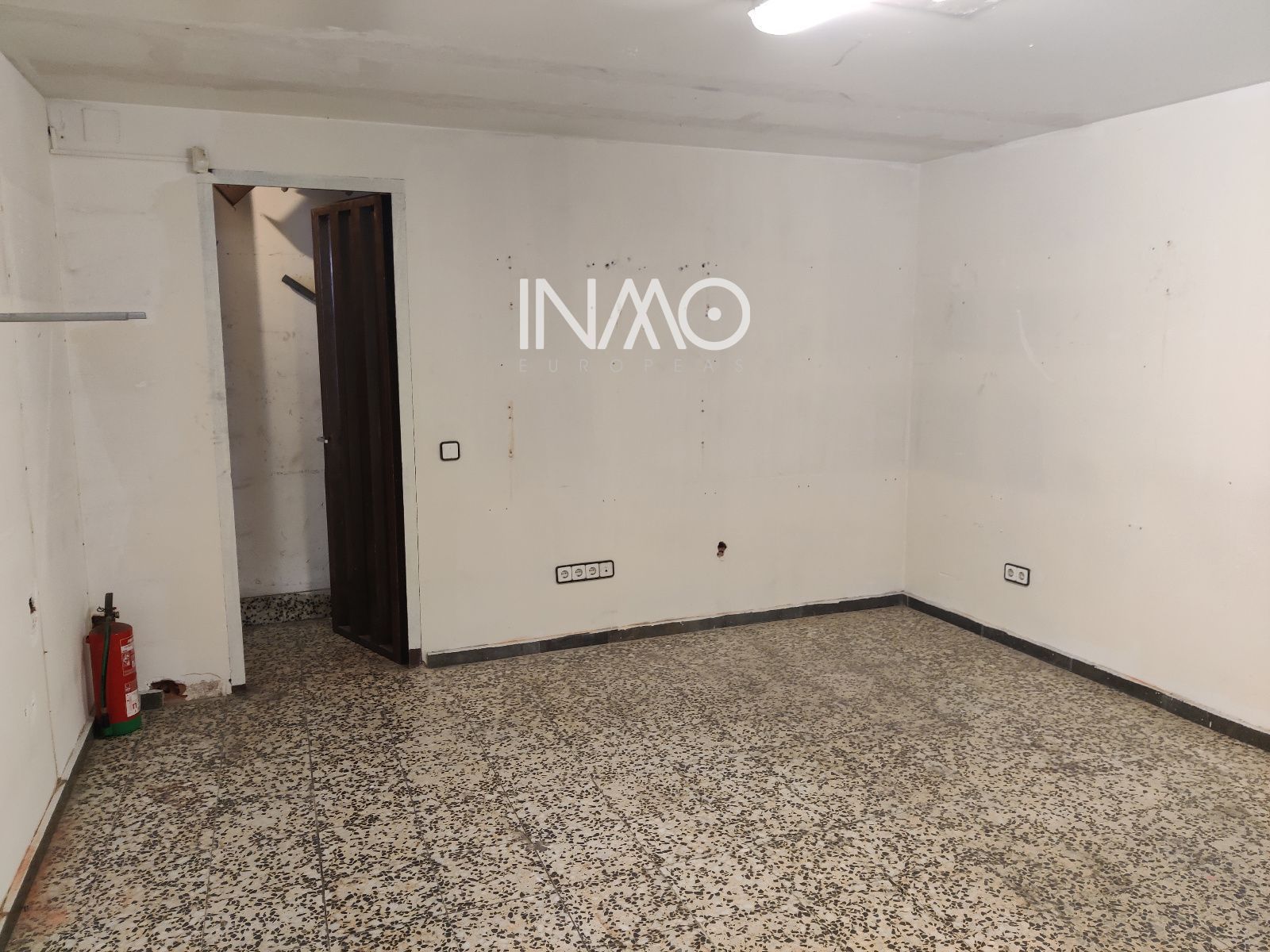 Local comercial esquinero en Rubí - Foto 7