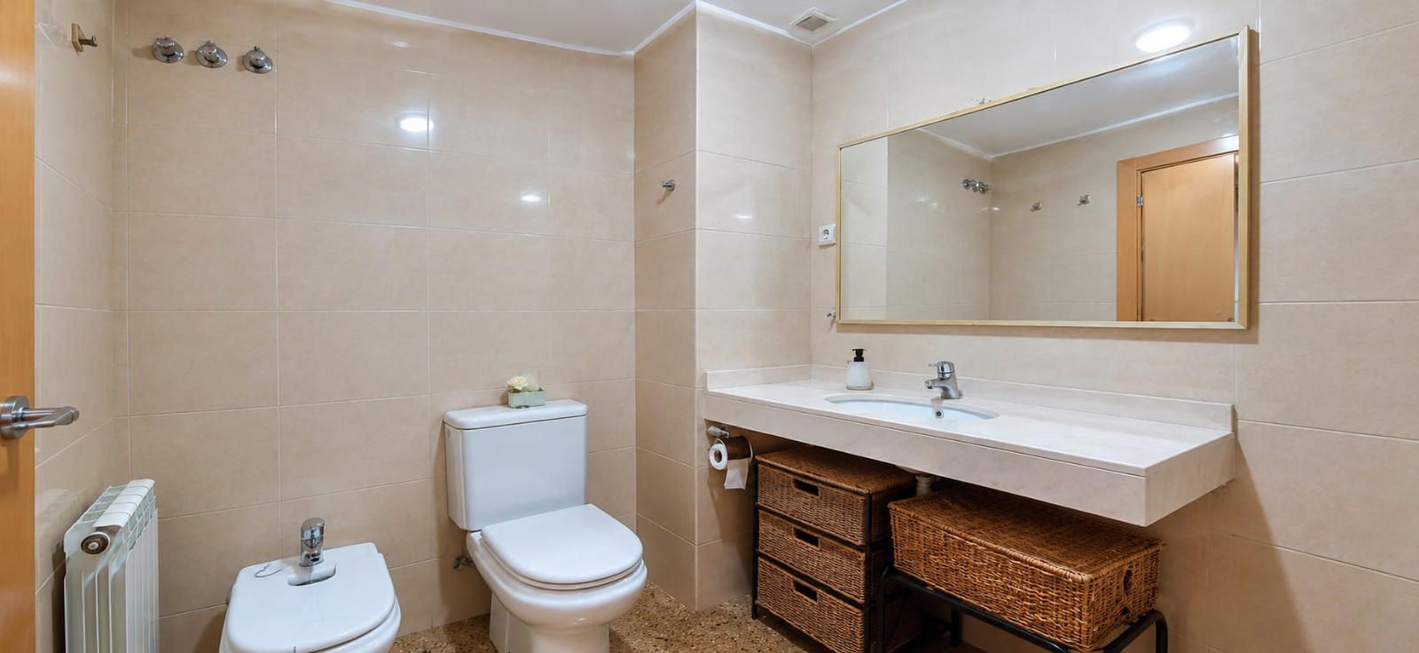 ACOGEDOR ATICO DÚPLEX CON TERRAZA EN EL CENTRO JUNTO LA PLAZA DEL GAS CON PARKING Y TRASTERO INCLUIDOS! - Foto 26
