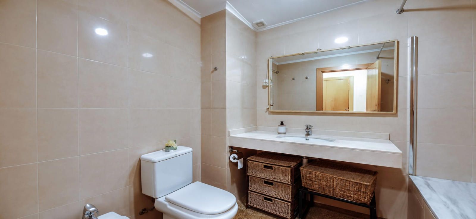 ACOGEDOR ATICO DÚPLEX CON TERRAZA EN EL CENTRO JUNTO LA PLAZA DEL GAS CON PARKING Y TRASTERO INCLUIDOS! - Foto 25