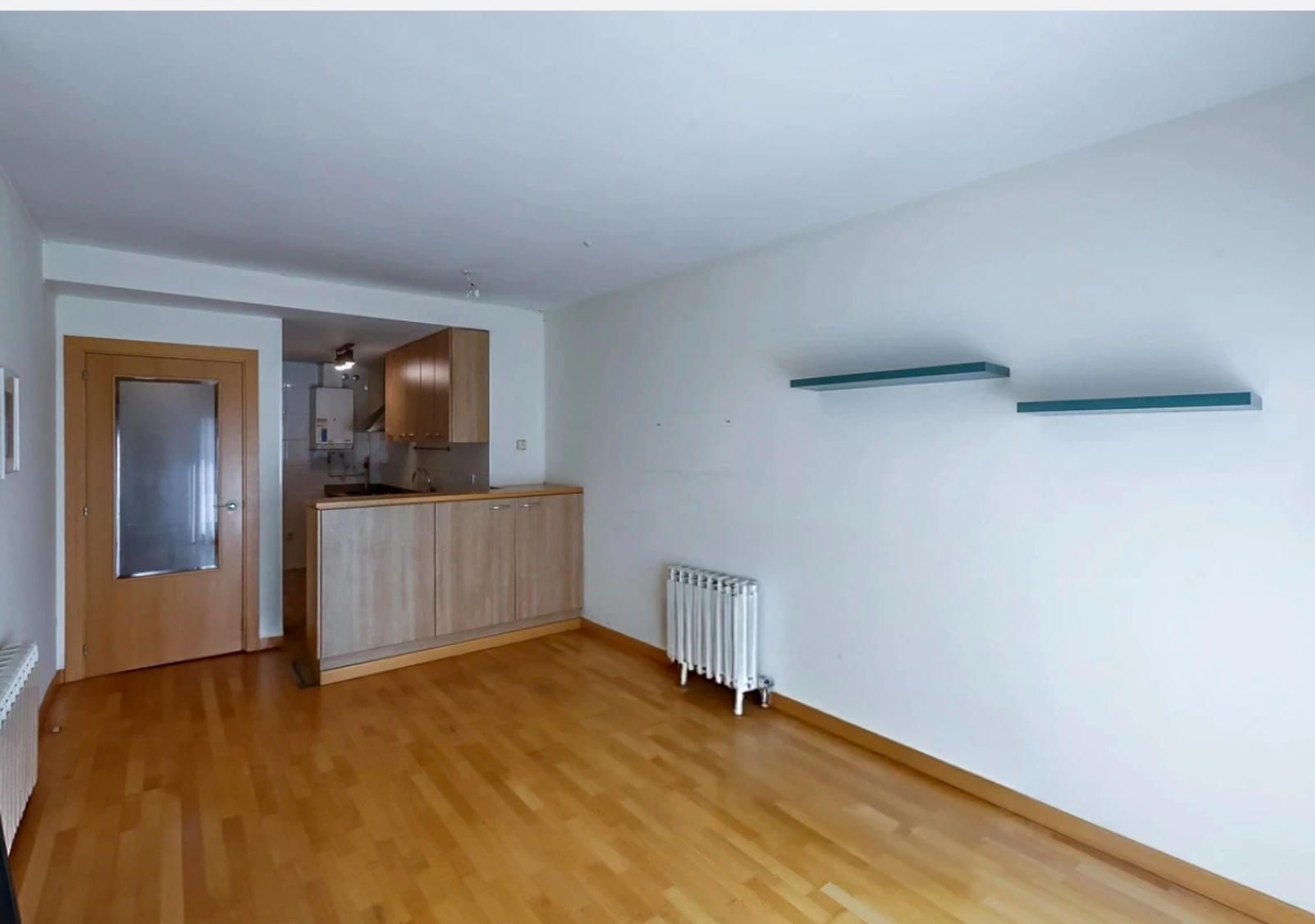 ACOGEDOR ATICO DÚPLEX CON TERRAZA EN EL CENTRO JUNTO LA PLAZA DEL GAS CON PARKING Y TRASTERO INCLUIDOS! - Foto 4