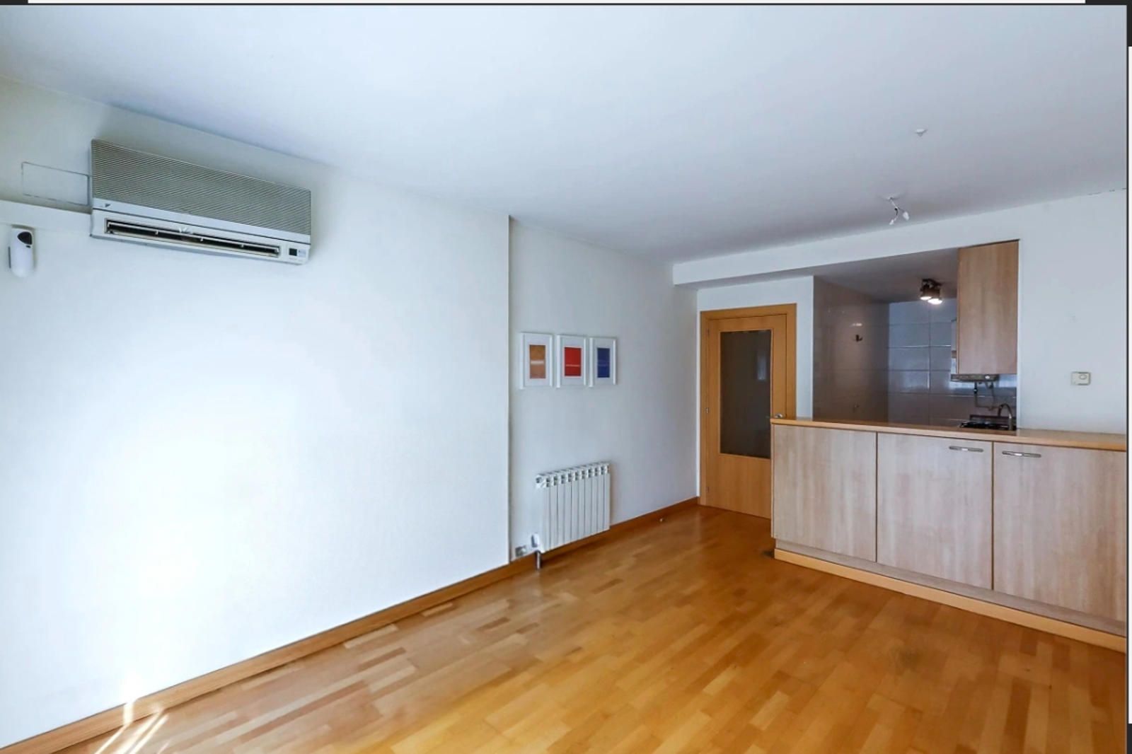 ACOGEDOR ATICO DÚPLEX CON TERRAZA EN EL CENTRO JUNTO LA PLAZA DEL GAS CON PARKING Y TRASTERO INCLUIDOS! - Foto 5