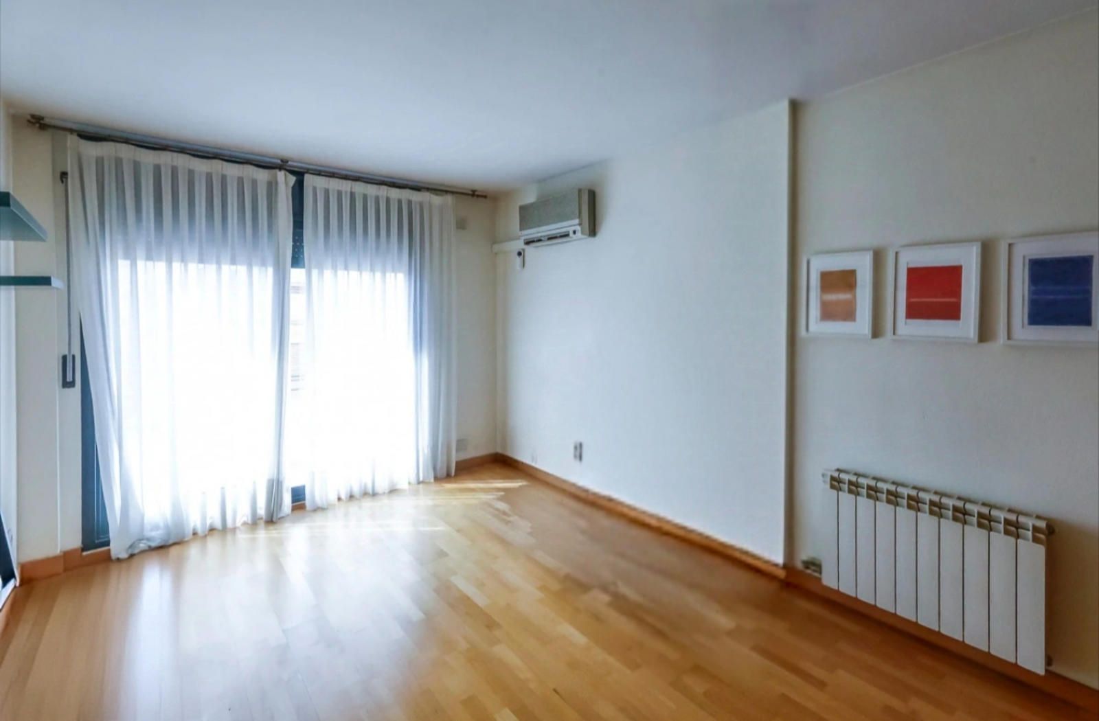 ACOGEDOR ATICO DÚPLEX CON TERRAZA EN EL CENTRO JUNTO LA PLAZA DEL GAS CON PARKING Y TRASTERO INCLUIDOS! - Foto 7