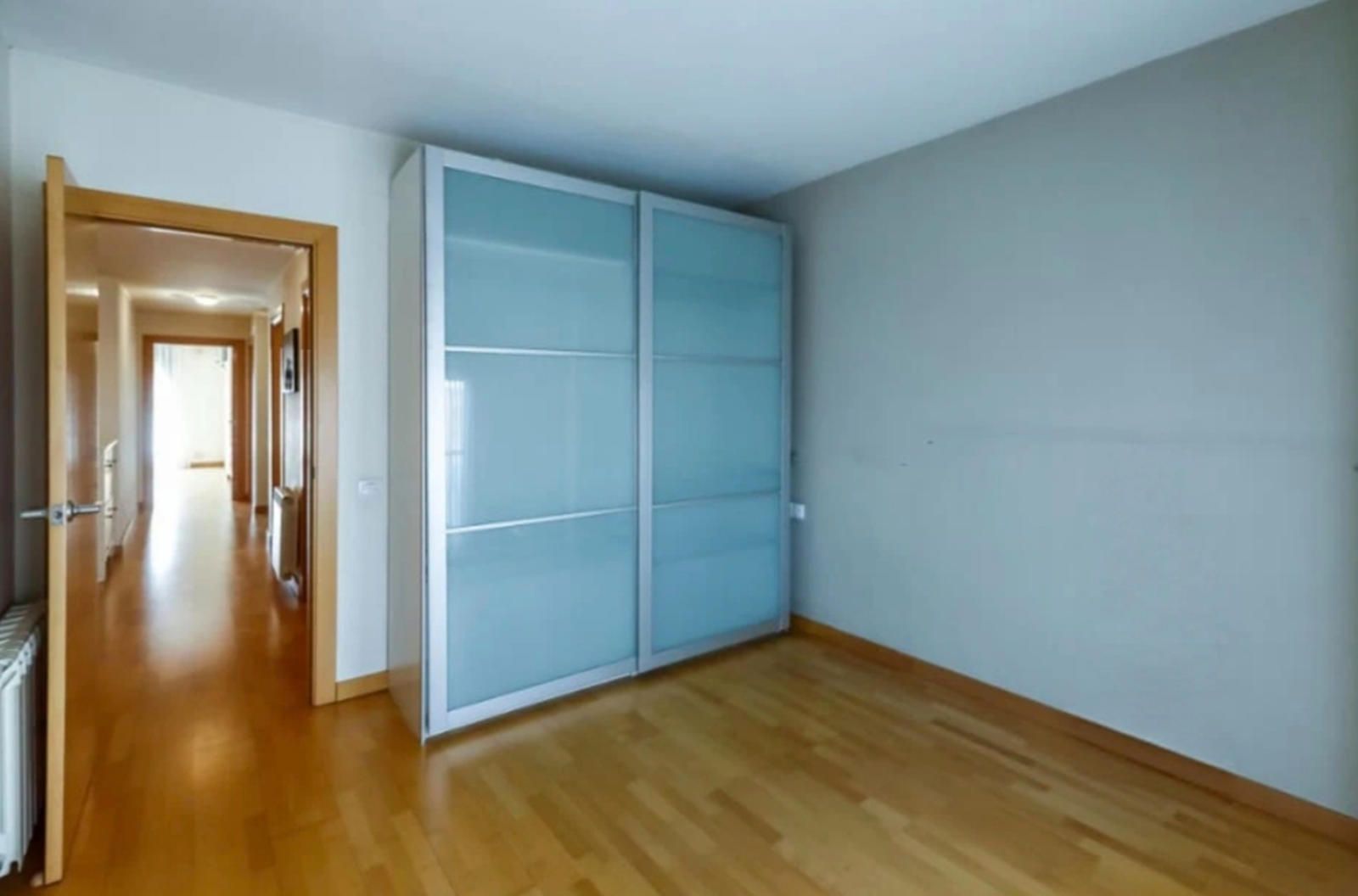 ACOGEDOR ATICO DÚPLEX CON TERRAZA EN EL CENTRO JUNTO LA PLAZA DEL GAS CON PARKING Y TRASTERO INCLUIDOS! - Foto 16