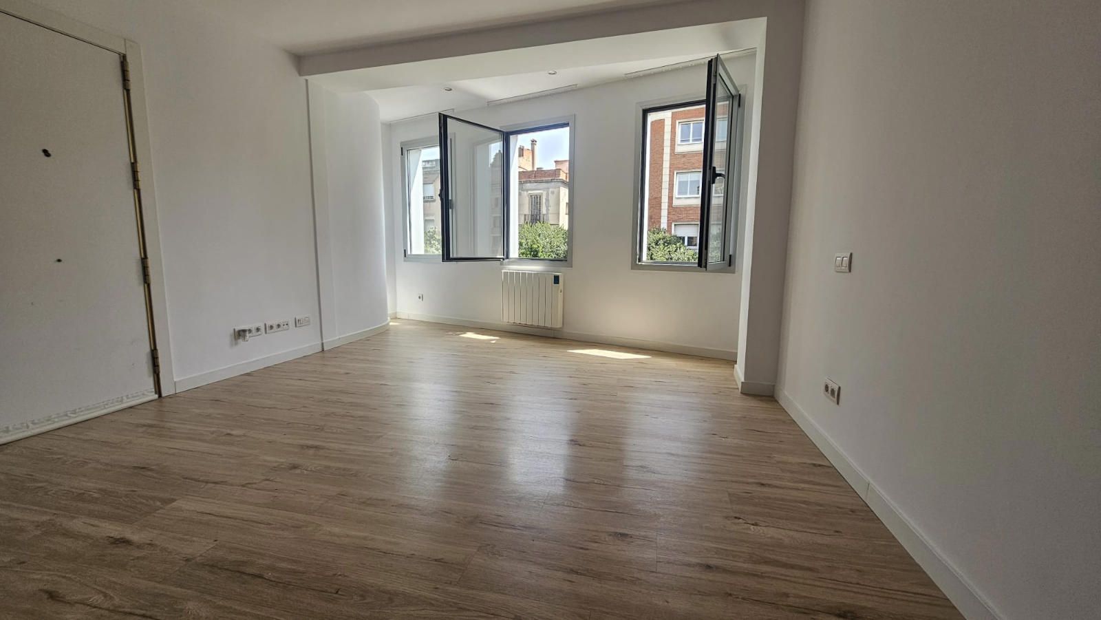 Oficina en lloguer Sabadell, Barcelona. Ref: 3180. IGLOO by exes centre ( antes, abans expofinques exes sabadell centre )